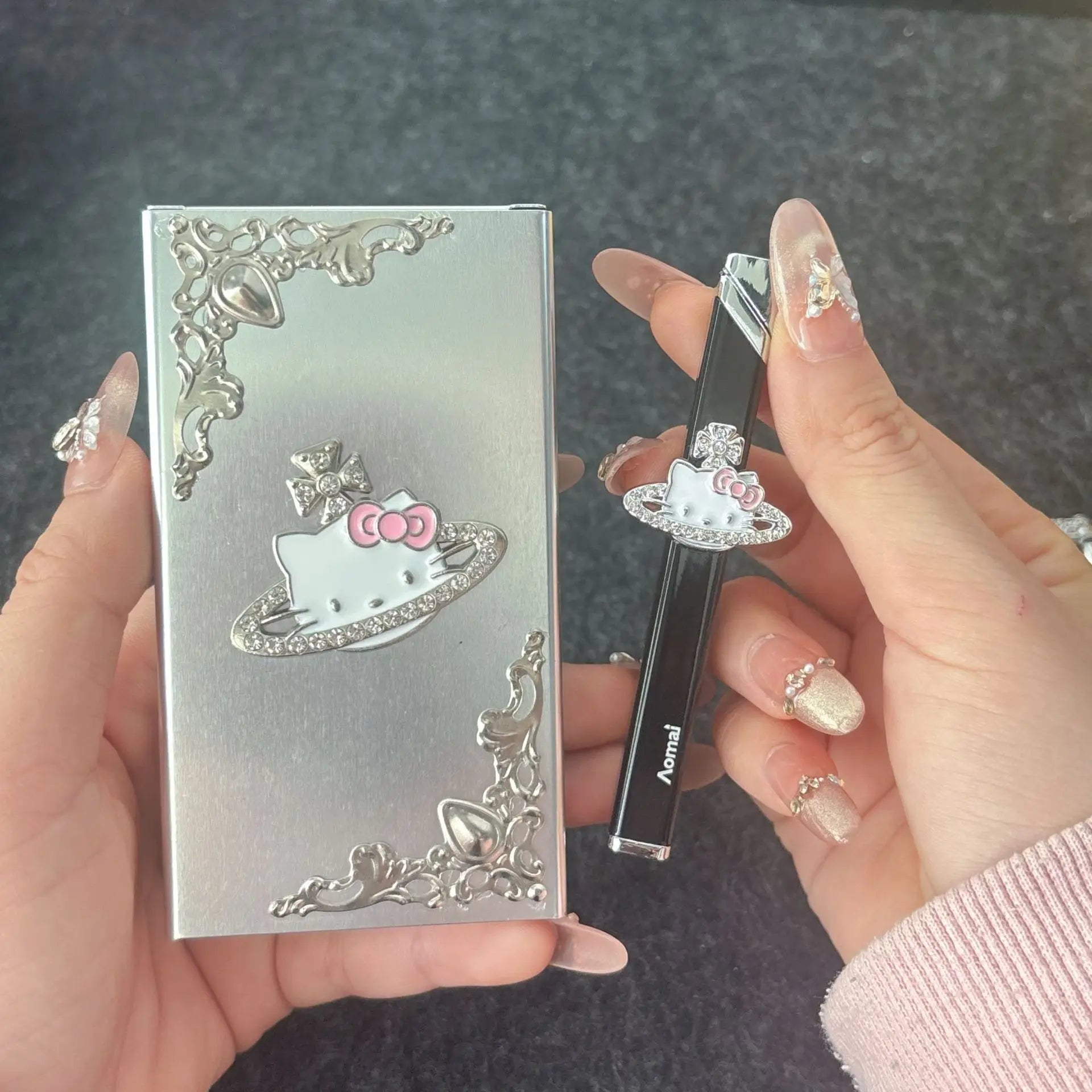 New Butane Gas Lighter DIY Hello Kitty Cigarette Box Inflatable Lighter Compact and High Beauty Creative Gift for Boyfriend Flames Vault