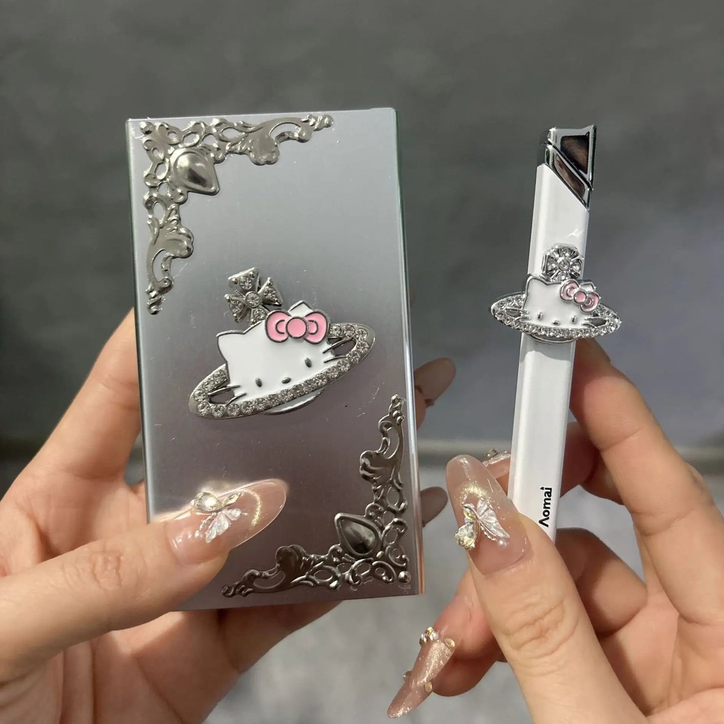 New Butane Gas Lighter DIY Hello Kitty Cigarette Box Inflatable Lighter Compact and High Beauty Creative Gift for Boyfriend Flames Vault