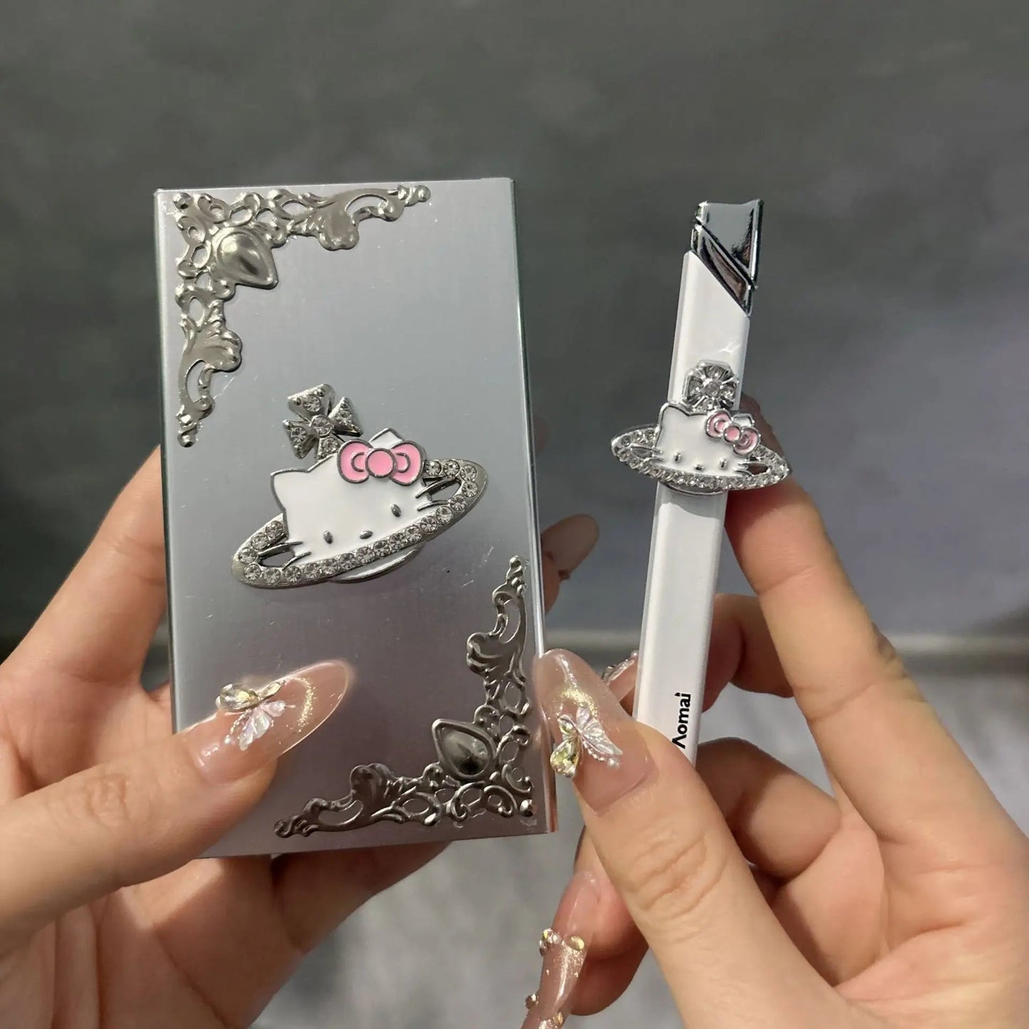 New Butane Gas Lighter DIY Hello Kitty Cigarette Box Inflatable Lighter Compact and High Beauty Creative Gift for Boyfriend Flames Vault
