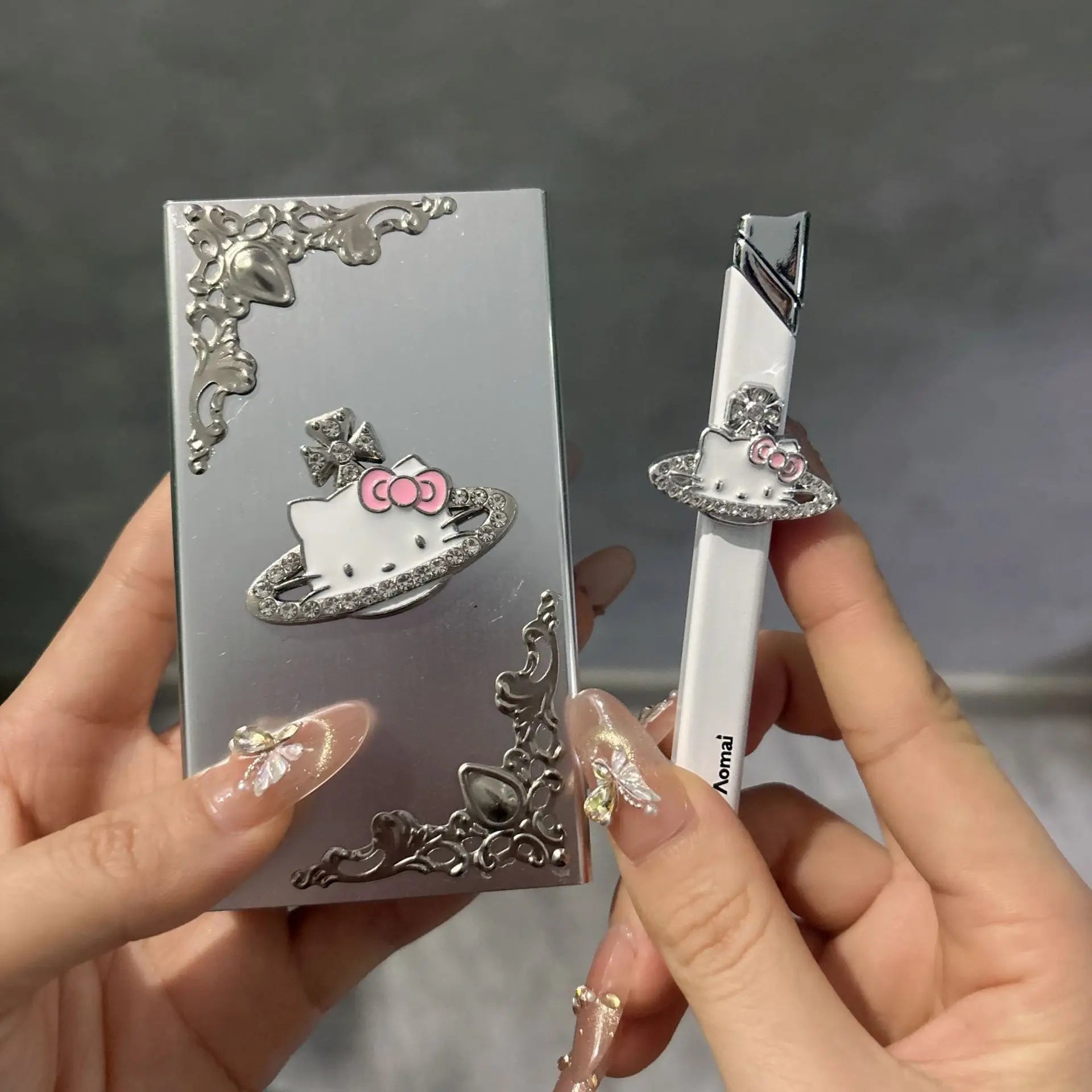 New Butane Gas Lighter DIY Hello Kitty Cigarette Box Inflatable Lighter Compact and High Beauty Creative Gift for Boyfriend Flames Vault